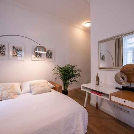 Modern Downtown Apt - Renovated, On Ideal Location Prag Exterior foto