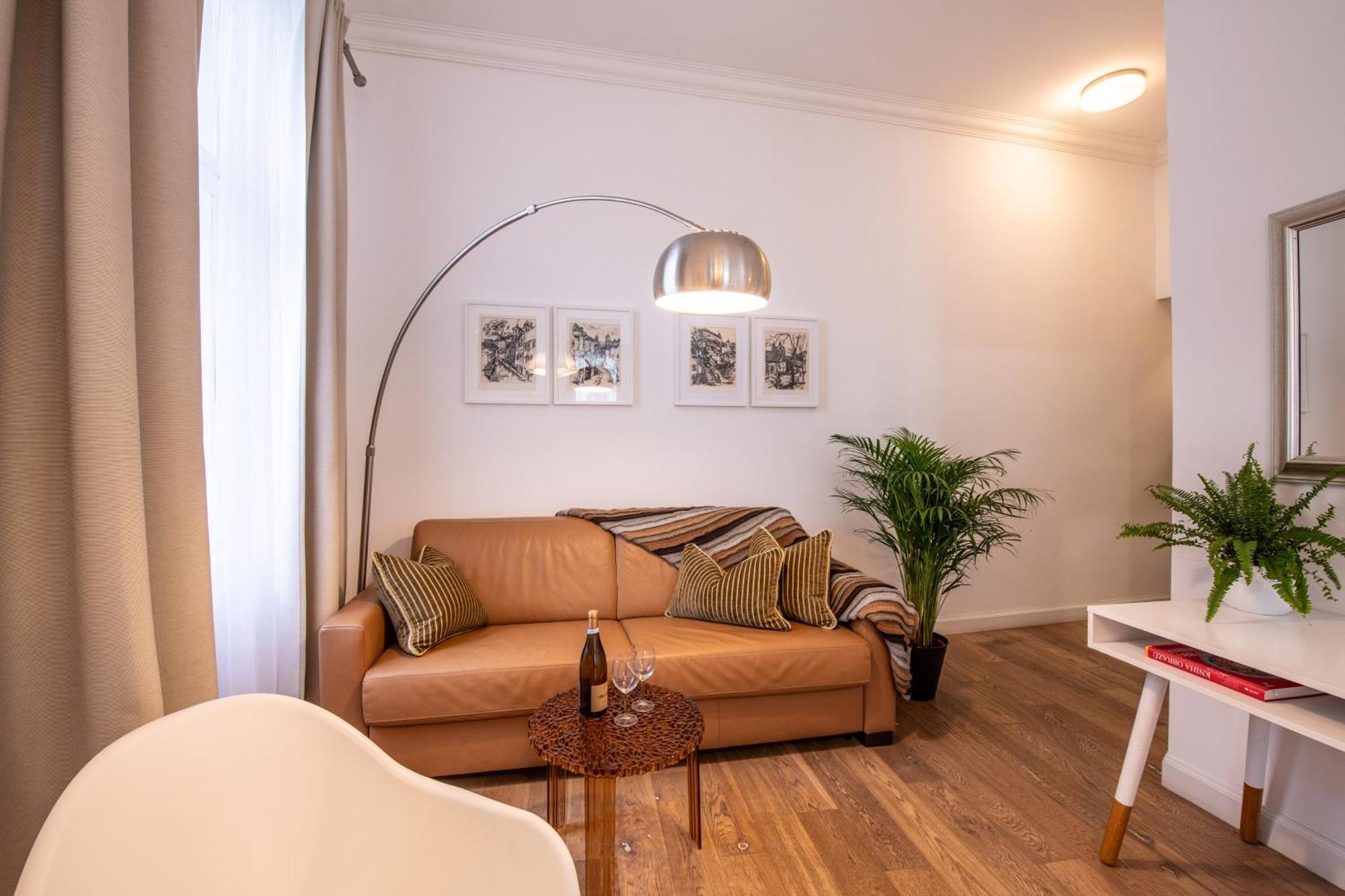 Modern Downtown Apt - Renovated, On Ideal Location Prag Exterior foto