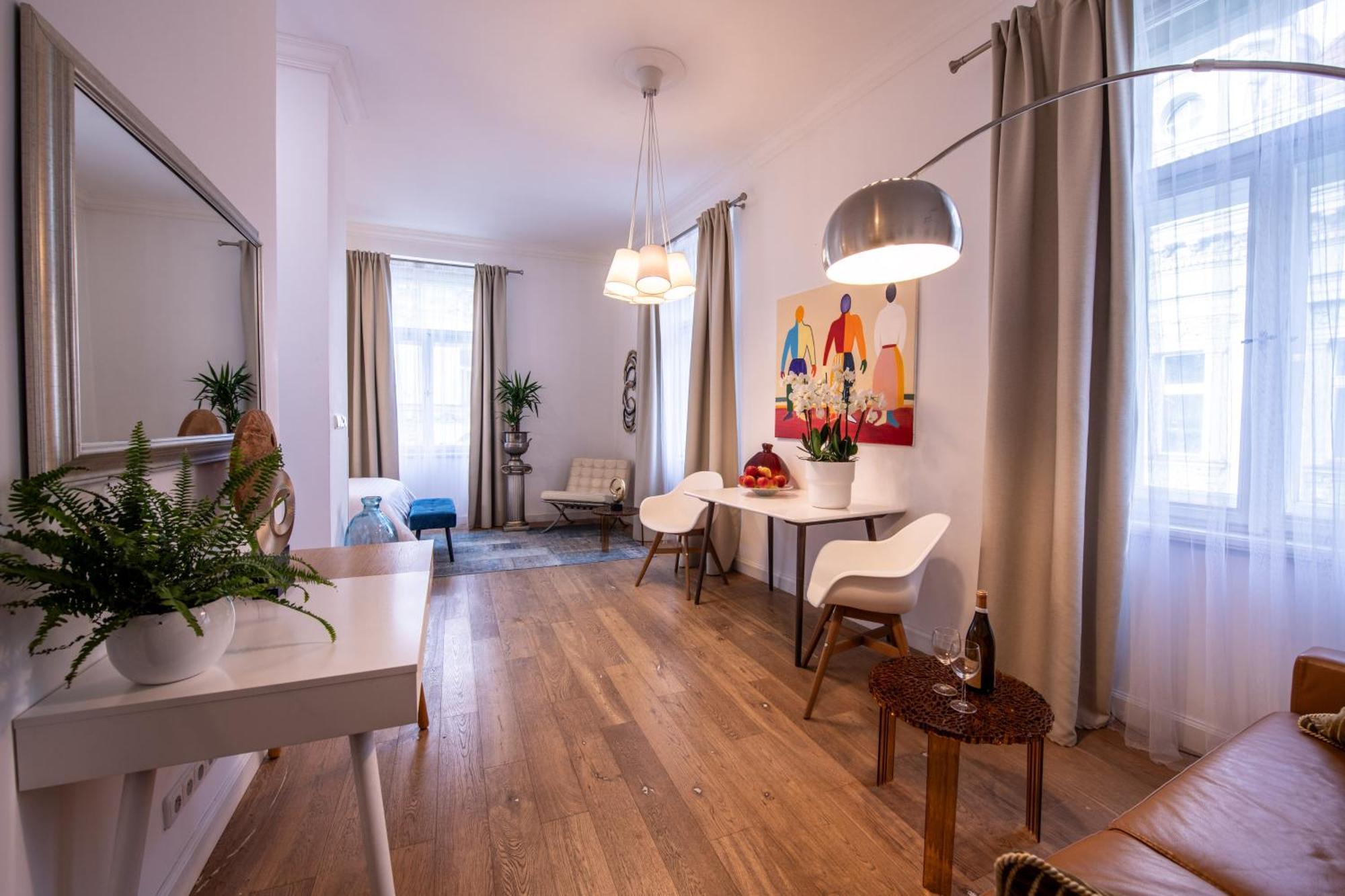 Modern Downtown Apt - Renovated, On Ideal Location Prag Exterior foto
