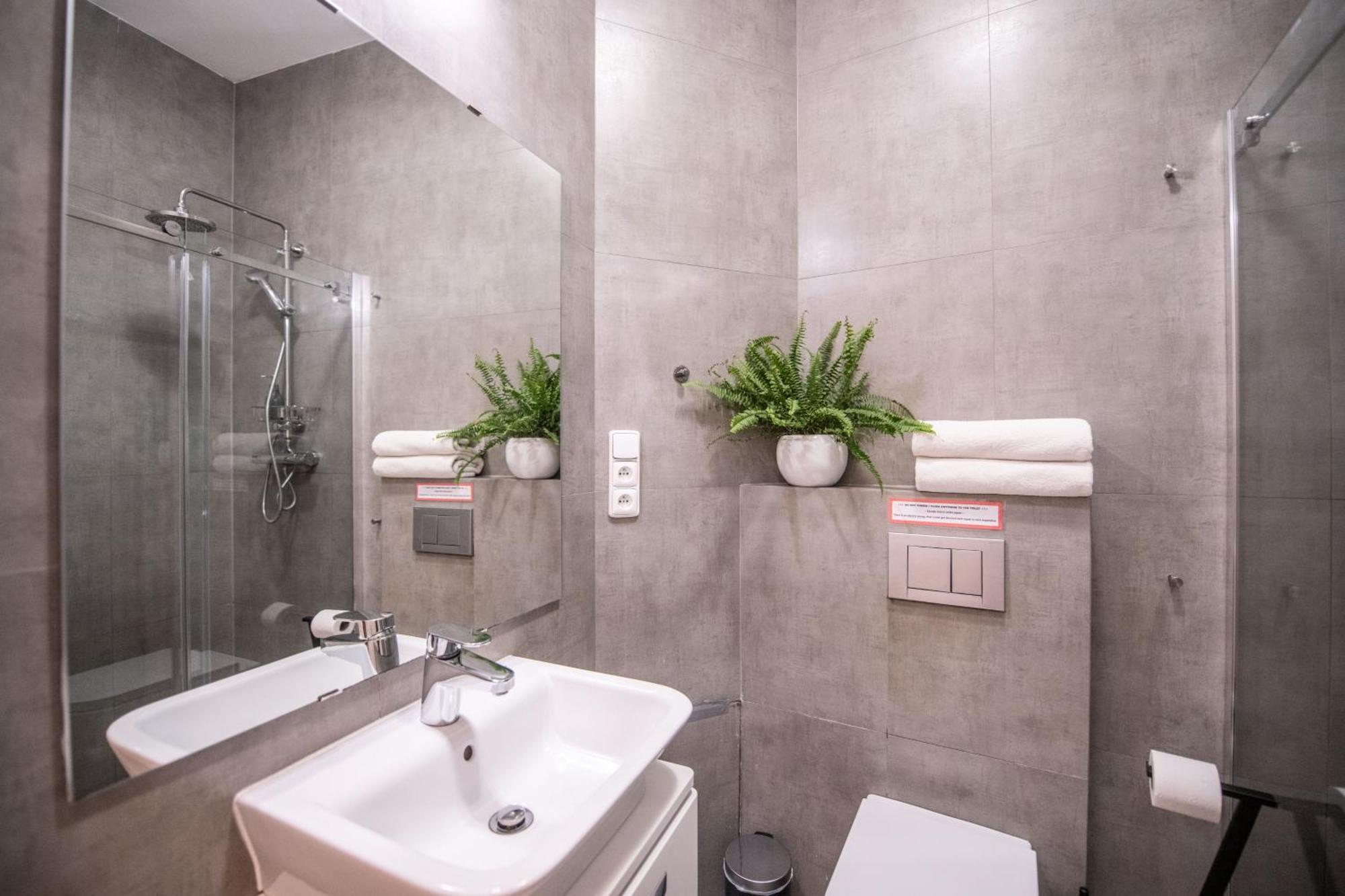 Modern Downtown Apt - Renovated, On Ideal Location Prag Exterior foto