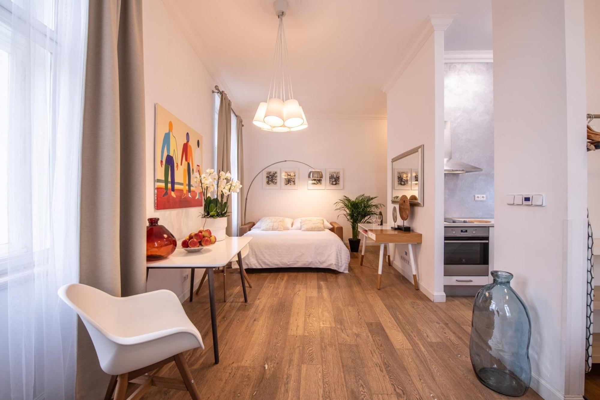 Modern Downtown Apt - Renovated, On Ideal Location Prag Exterior foto